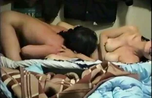 XXX Ayumi Iwasa se quita las bragas para follar con varios chicos videos de sexo oral explicito