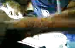 XXX Sie erwischt ihn beim Wichsen xxxsexooral und hilf mit einem Masturbación con la mano