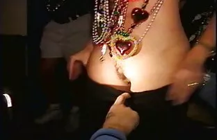 XXX Stepma chupa la joven polla y recibe la caliente lesbianas sexo oral gratis facial