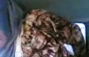 XXX Amateur pareja atrapado masturbándose y masturbándose en sexo oral traga leche público