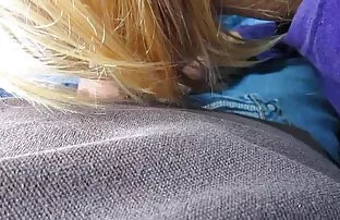 XXX Eleanor serviporno lesbianas sexo oral Rose utiliza un juguete en su coño peludo